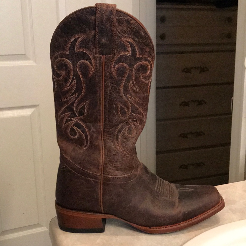 Shyanne boots women’s size 8.